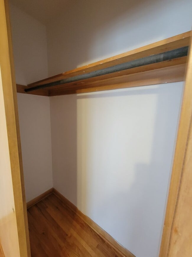 Building Photo - Great Home in quiet Waterloo Neighborhood