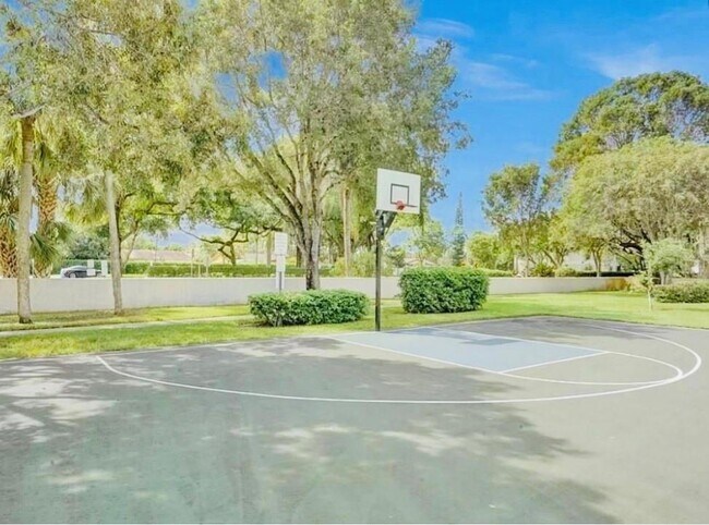 Building Photo - 115 Gardens Dr