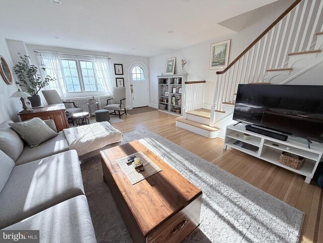 Building Photo - 3463 W Queen Ln