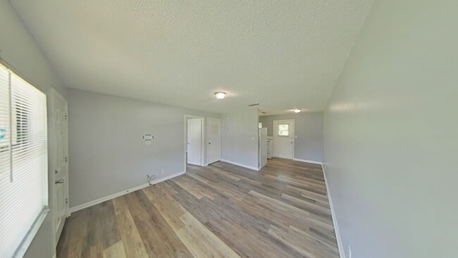 Building Photo - Beautiful 1 Bed 1 Bath Close to Town
