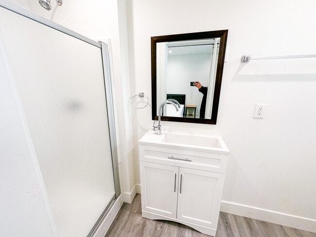 Building Photo - 1426 W 38th St