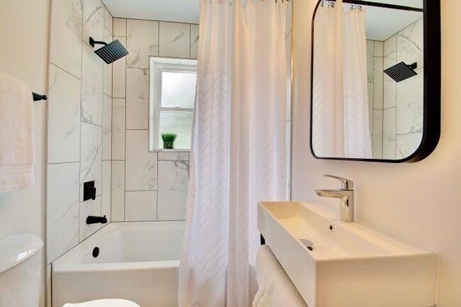 Building Photo - 797 Highland Ave