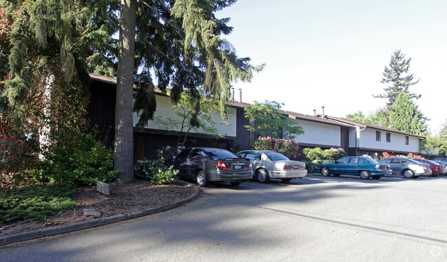 Primary Photo - Sir James Court Apartments