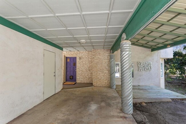Building Photo - 3309 Westhill Dr