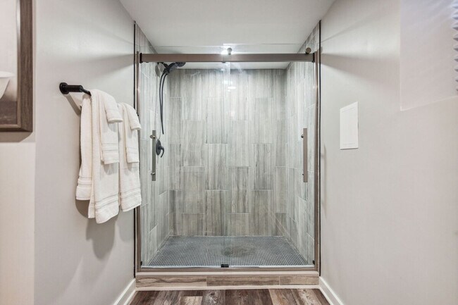 Building Photo - 425 Plantation Rd SW