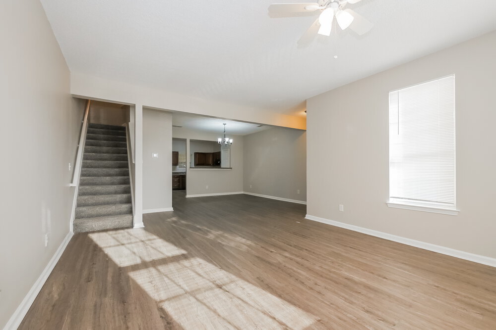 Building Photo - 7600 Creekside Ln