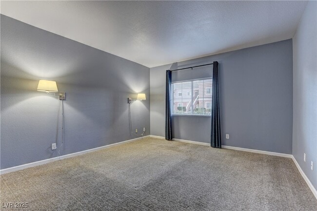 Building Photo - 10524 Autumn Pine Ave