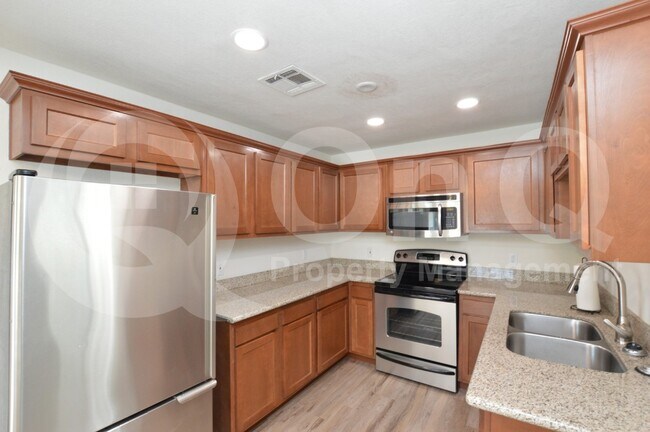 Building Photo - 3225 E Earll Dr