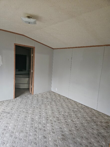 Building Photo - 910 Roach Rd