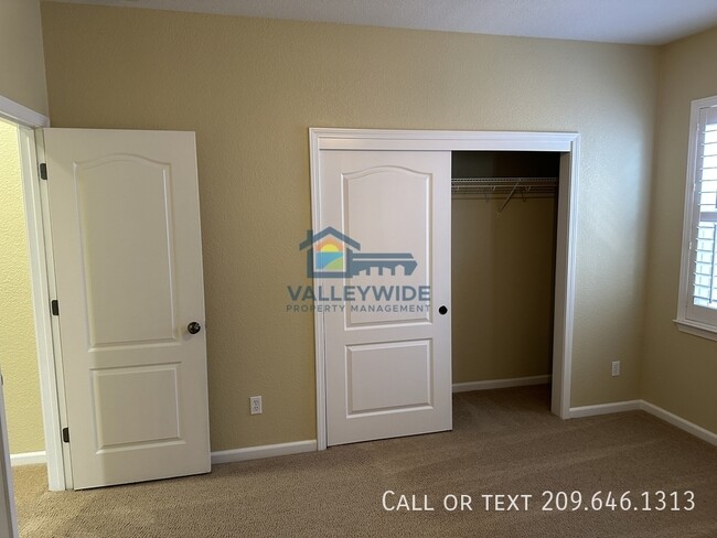 Building Photo - 2704 Acapulco Way