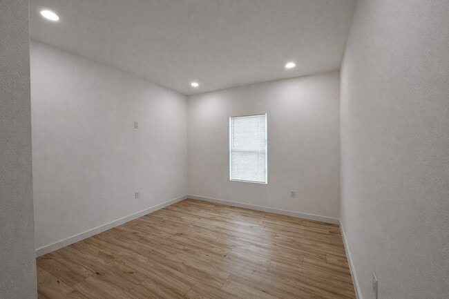 Building Photo - 22516 E Martin Dr