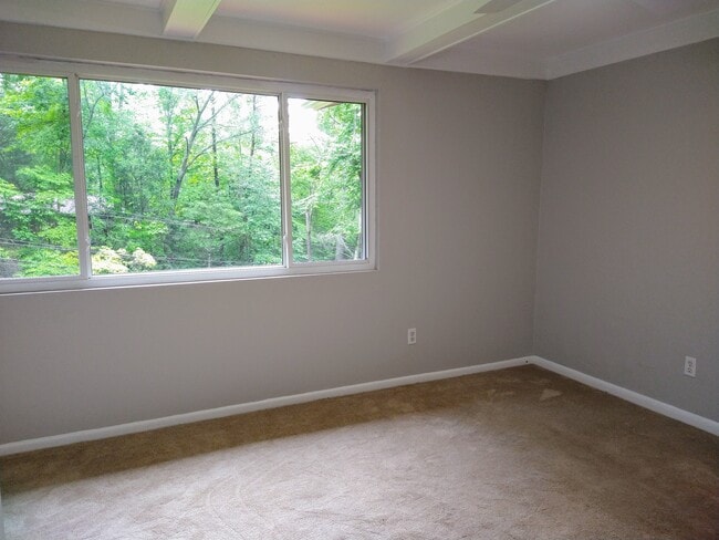 Building Photo - 128 Woodland Hills Dr