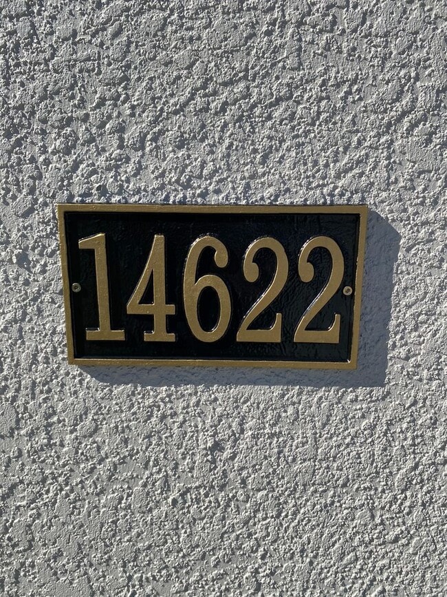 Building Photo - Desirable SW Ocala Neighborhood 3/2/2 **Won't Last**