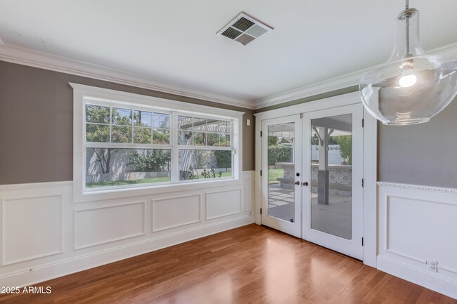 Building Photo - 4302 E Whitton Ave