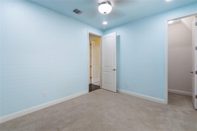 Building Photo - 3014 Paseo de Charros