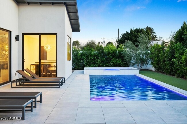 Building Photo - 4002 N 33rd Pl