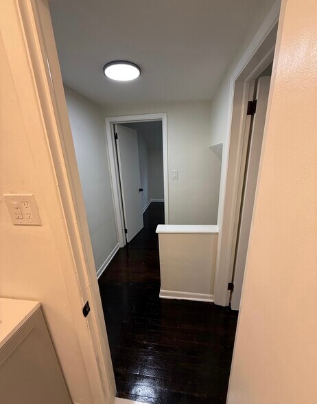 Building Photo - 628 Church St