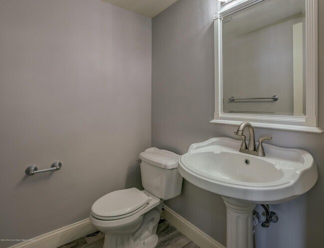 Building Photo - 40 Staghorn Dr