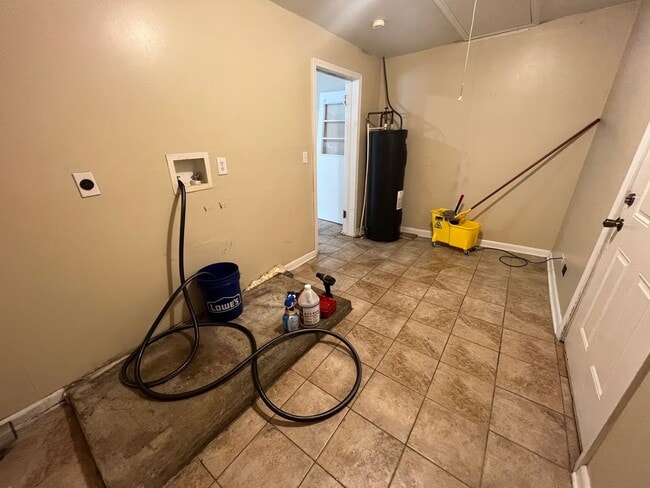 Building Photo - 3 bedroom 1 bathroom home in West Tuscaloosa
