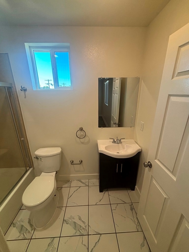 Building Photo - 630 1/2 W 79th St