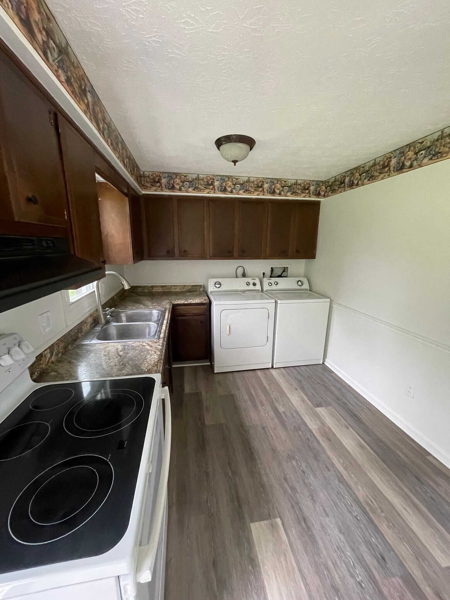 Building Photo - 1239 Zwick Ave