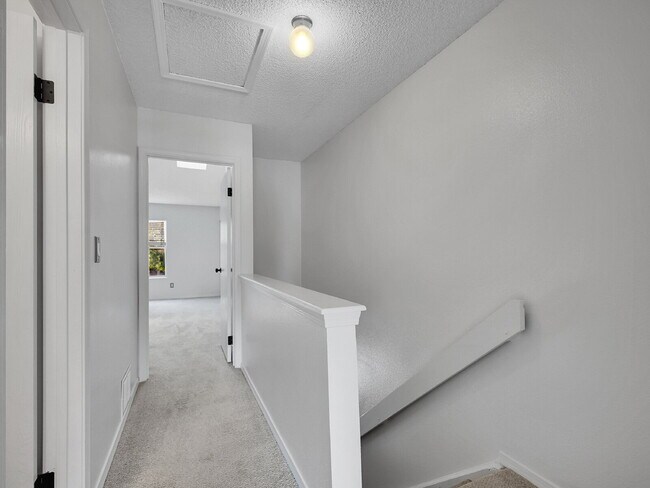 Building Photo - $2,395.00 2 bed, 2.5 bath townhome located...