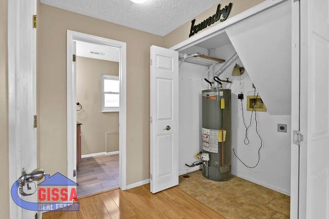 Building Photo - Beautiful home with 3 bedrooms, 2 bathroom...