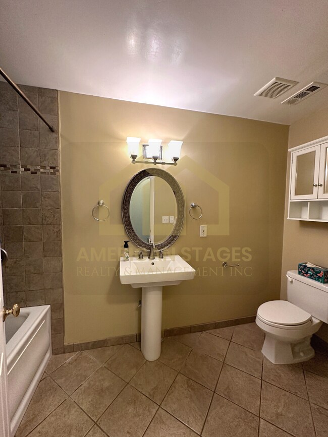 Building Photo - 3037 Buckthorn Ln