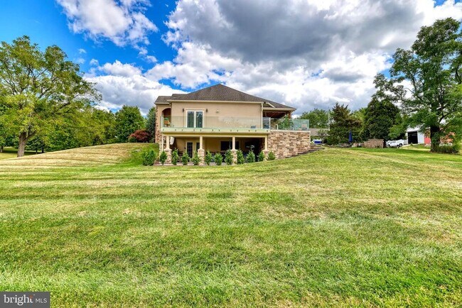 Building Photo - 86 Aqueduct Rd