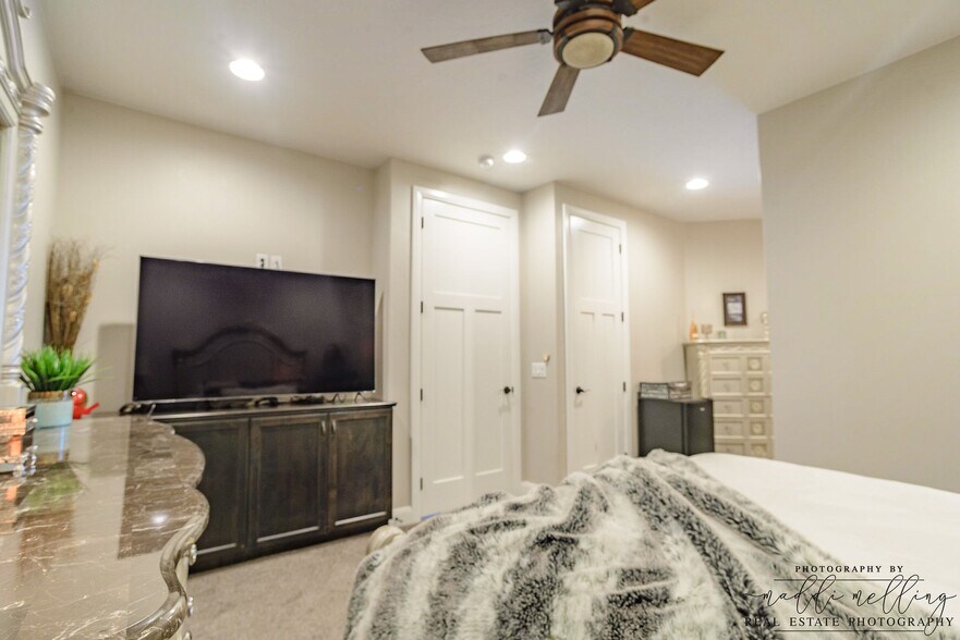 Building Photo - 325 N Red Stone Rd