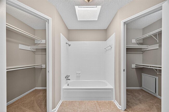 Building Photo - 16019 Parksley Dr