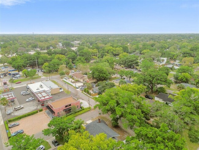 Building Photo - 6810 N Navin Ave