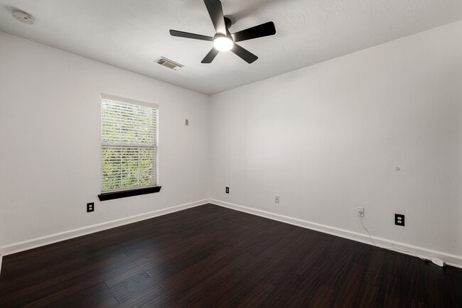Building Photo - 5350 Brookway Dr