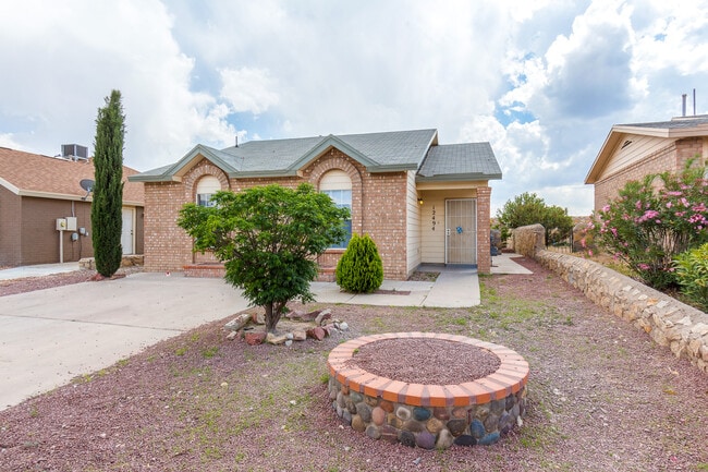 Building Photo - Charming Eastside Home with Refrigerated Air and Easy Access to Ft. Bliss and Loop 375