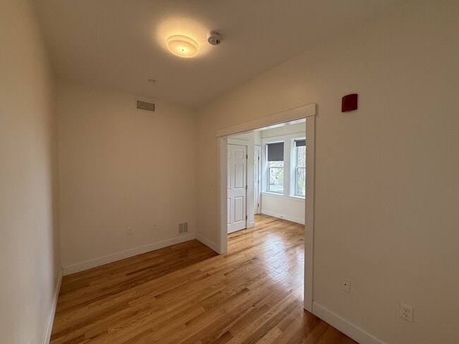 Building Photo - 367 Harvard St