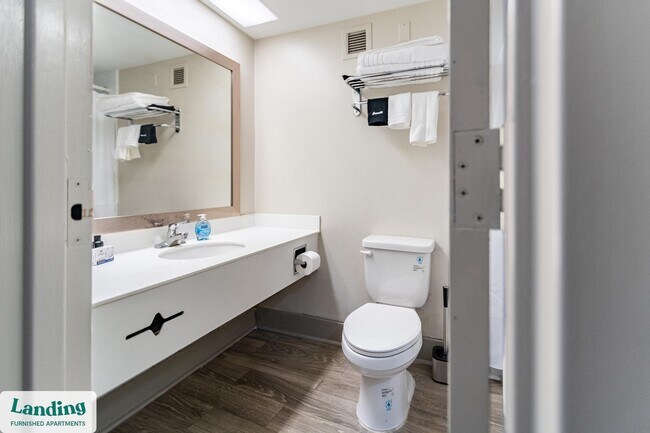 Building Photo - 1362 Passenger St