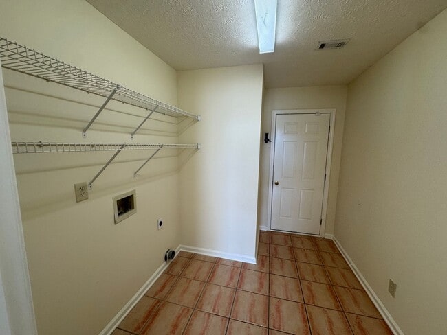 Building Photo - End of Cul-de-sac home