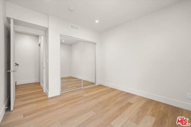 Building Photo - 1752 N Van Ness Ave