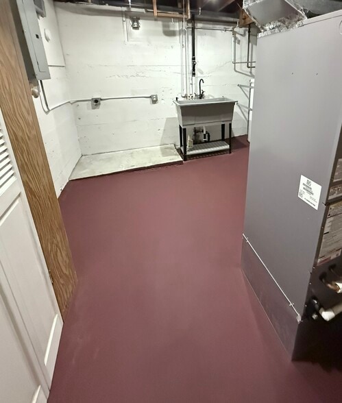 Laundry room and closet for downstairs bedroom - 701 NE 22nd Ave