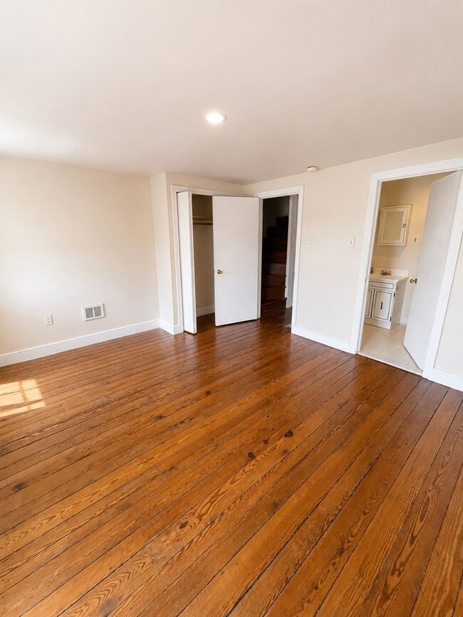 Building Photo - Charming 3-Bedroom Home Available Soon in Manayunk