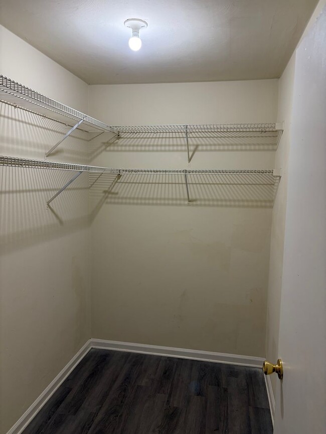 Building Photo - 4BR/2BA Near Virginia Tech | Bus Route, Laundry In-Unit