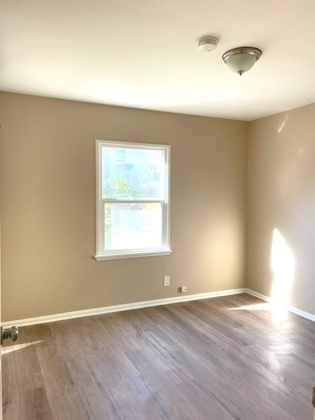 Building Photo - 462