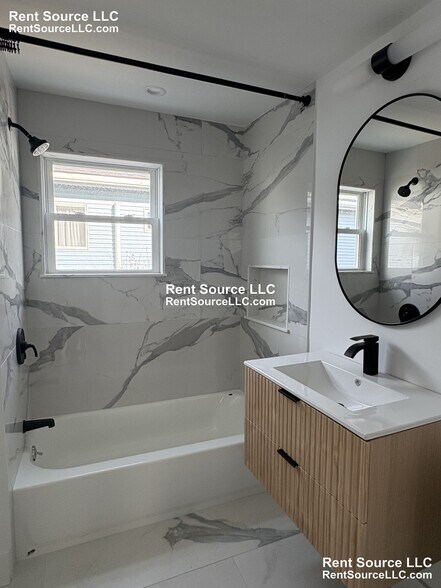 Building Photo - 52 Cotting St