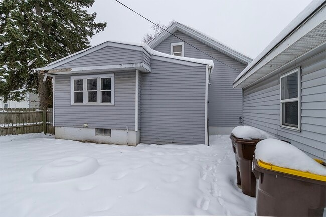 Building Photo - 2319 Hecker Ave