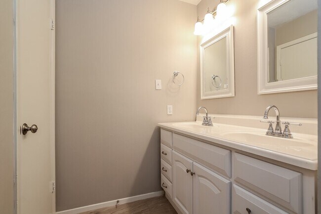 Building Photo - 2138 Pilgrims Point Dr