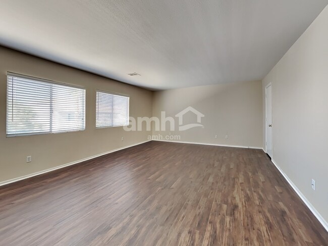 Building Photo - 1330 Summer Dawn Ave