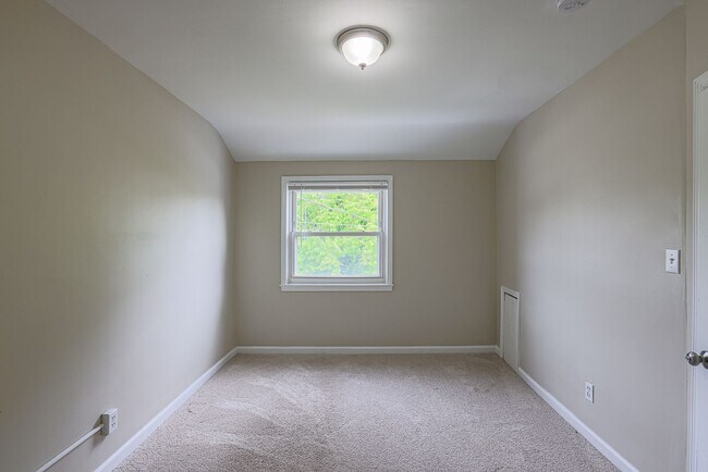 Building Photo - 1113 N Marlyn Ave