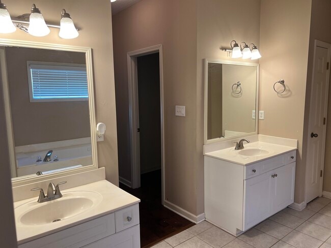 Building Photo - 455 Hunters Mill Cove