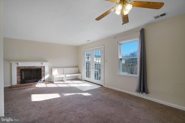 Building Photo - 9 Park Square Dr