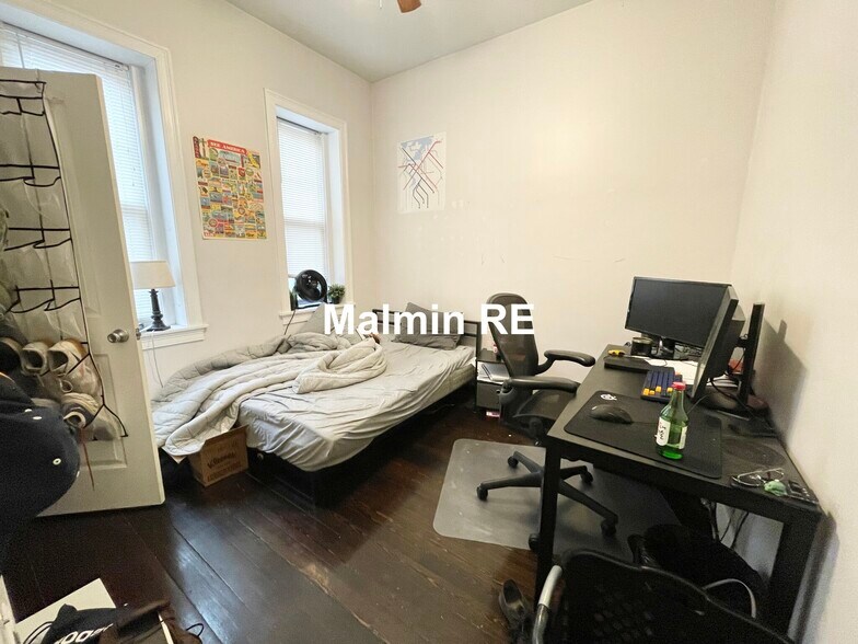 Building Photo - 998 Tremont St